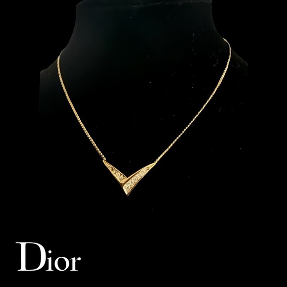 Dior Jewelry - 💎 Dior Rhinestone Pendant Necklace